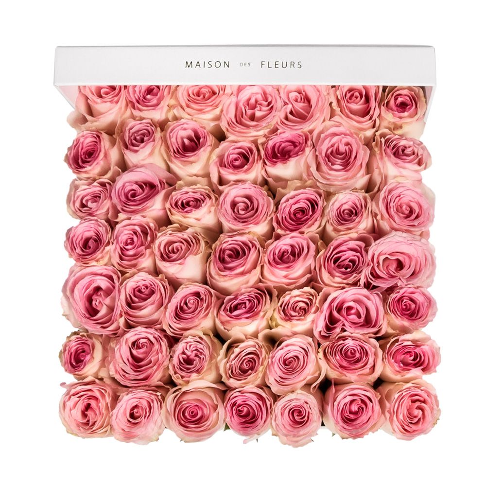 Нежно-розовые розы в коробке