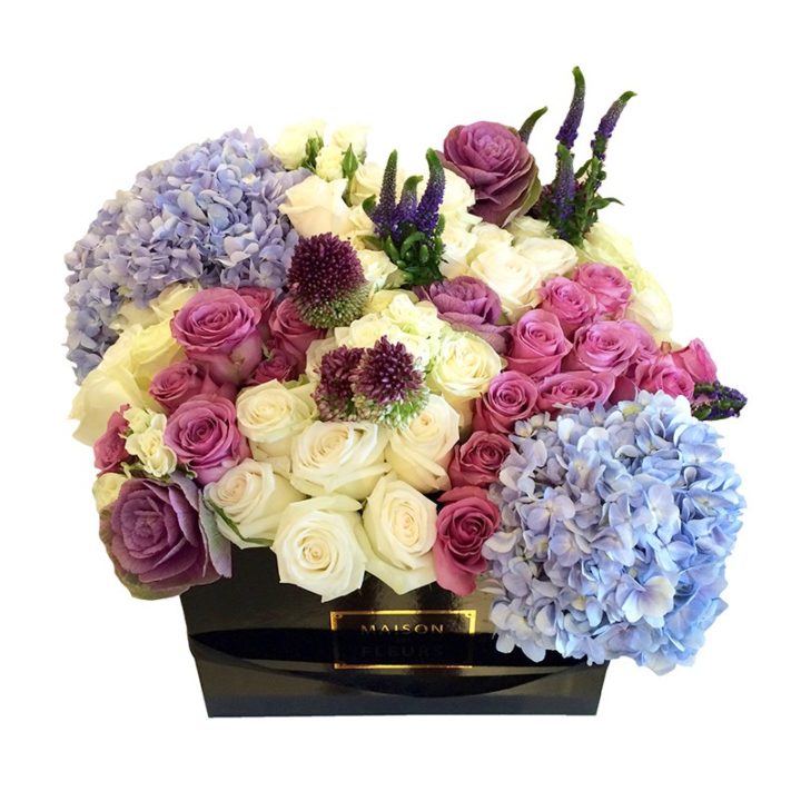 Кремовые и фиолетовые розы Maison des Fleurs, Гортензия