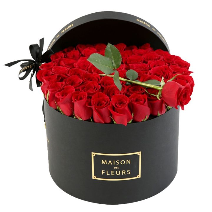 Красные розы в коробке Maison des Fleurs