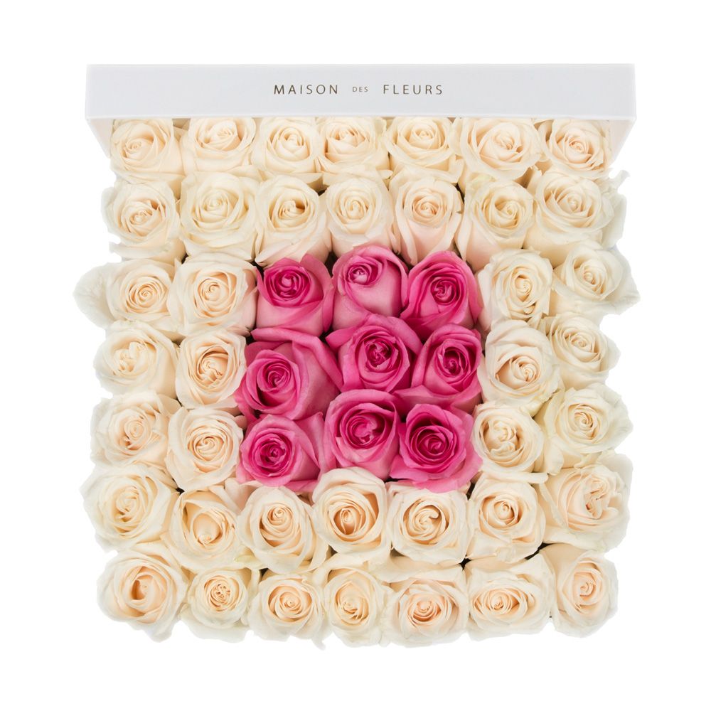 Кремовые розы с квадратом из розовых роз